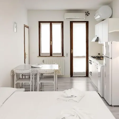 Διαμέρισμα Pisano12 *